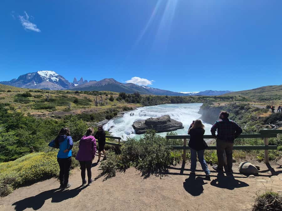 Torres del Paine: Full Day Excursion Torres del Paine + Milodon Cave. - Grey Lake and Ice Floes on the Shore