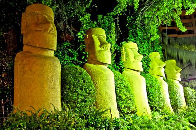 Traditional Dinner Show in Santiago - A compact venue framed by Easter Island Moai