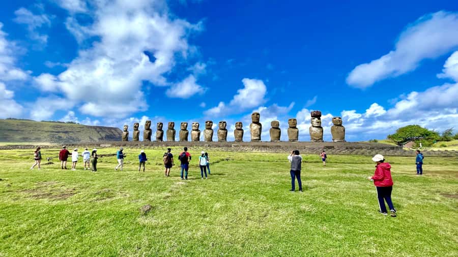 Two days of Full Day Tour of Rapa Nui + Sunrise in Tongariki - Day one: a first look at Moai and volcanic Rapa Nui