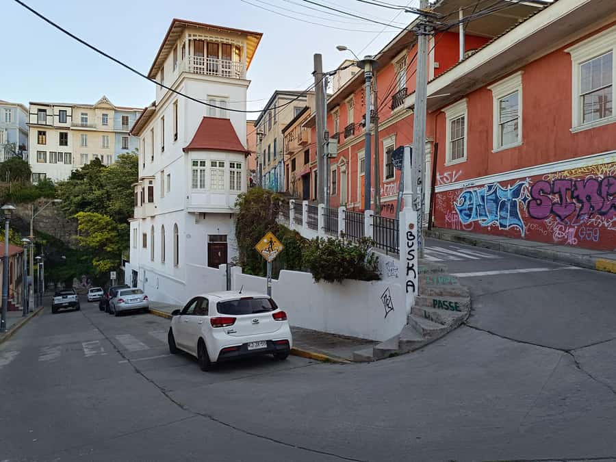 Valparaíso: city tour and ticket to the house of Pablo Neruda - A second hill ride and another guided stop