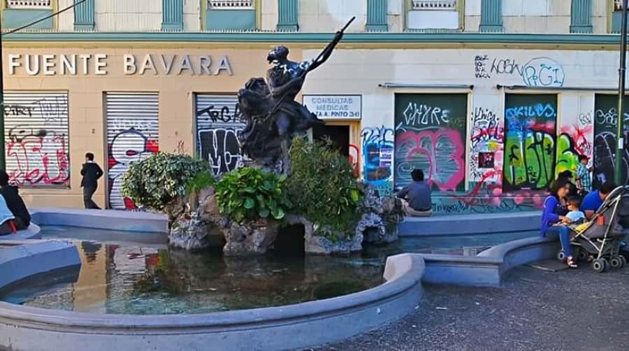 Valparaiso : Must-See Sites Walking Tour With A Guide - Key points at a glance