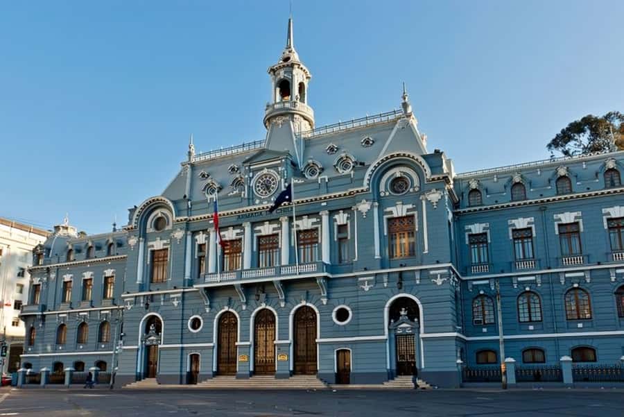 Valparaiso : Must-See Sites Walking Tour With A Guide - Plaza Aníbal Pinto, Bar Cinzano, and the final city center sights