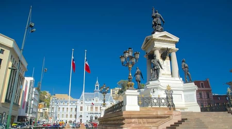 Valparaiso : Must-See Sites Walking Tour With A Guide - Ascensor El Peral and the climb toward Cerro Alegre