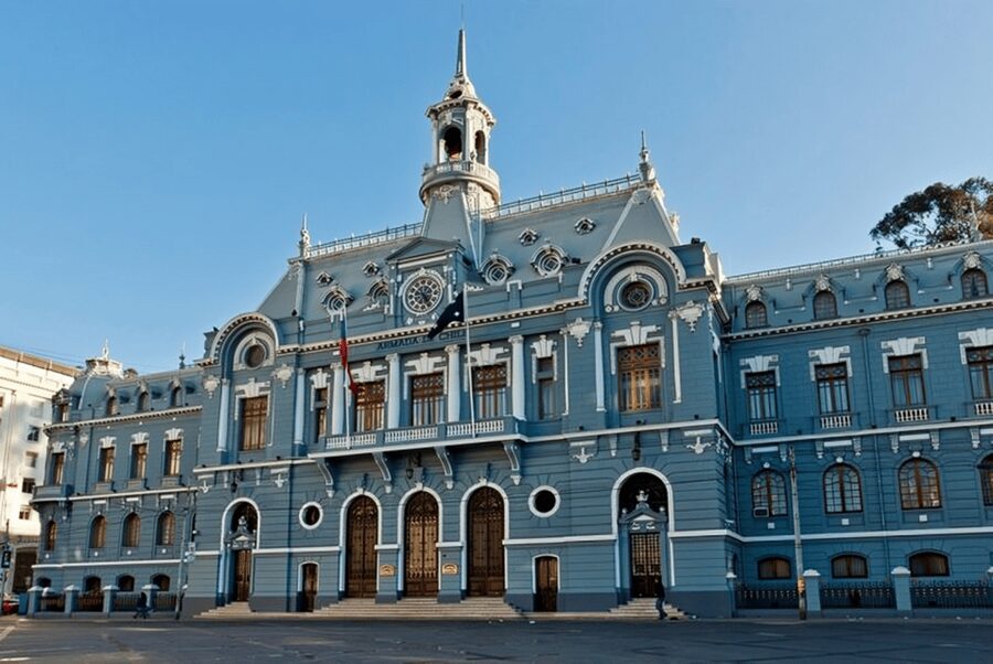 Valparaiso : Must-See Sites Walking Tour With A Guide - Queen Victoria Elevator and Casa Altamira