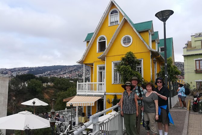 Valparaiso Port and Viña del Mar with wine tasting in Casablanca - Plaza Sotomayor and the working port