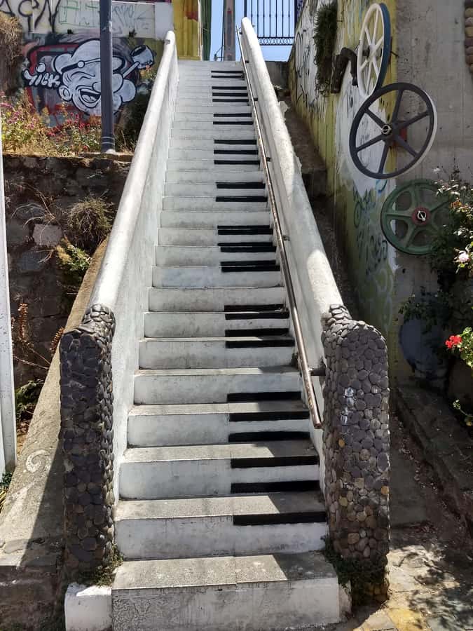 Valparaiso: Street Art, Funiculars and Port City Tour - Ascensor El Peral and the climb to Cerro Alegre