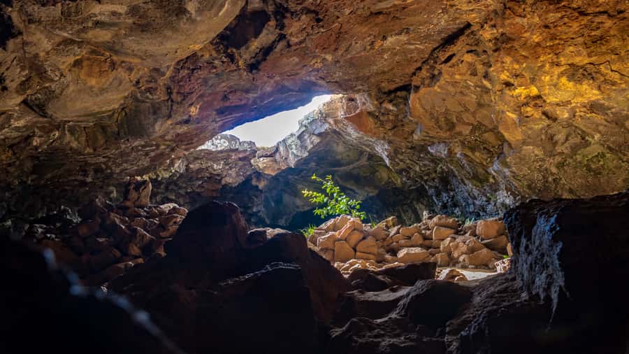 Volcanic Refuges: Excursion to Underground Civilization - Ana Te Pahu: the longest and most active stop