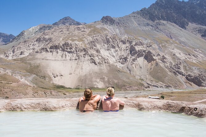 Volcano & Hotsprings 4K - Views, Wildlife, and the San José Setting